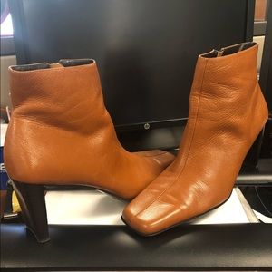 BEAUTIFUL LIKE NEW CONDITION BROWN RUST BOOTS